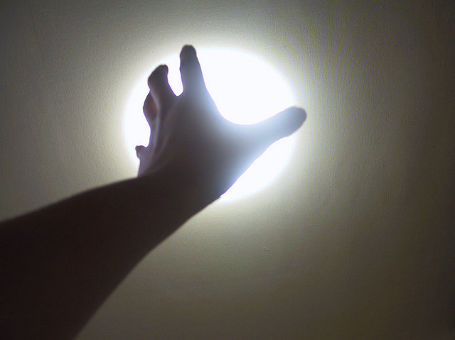 [VIDEO] The Amazing Energy We Possess: Watch This Man Use it to Heal Others and Light a Fire